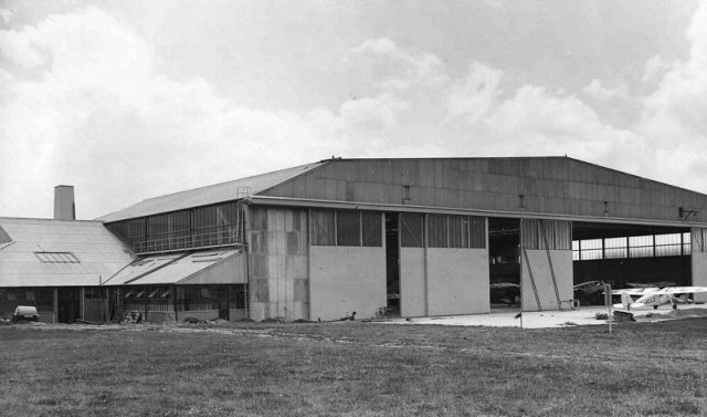 g-aclz dh leopard moth at heston 0751-0097